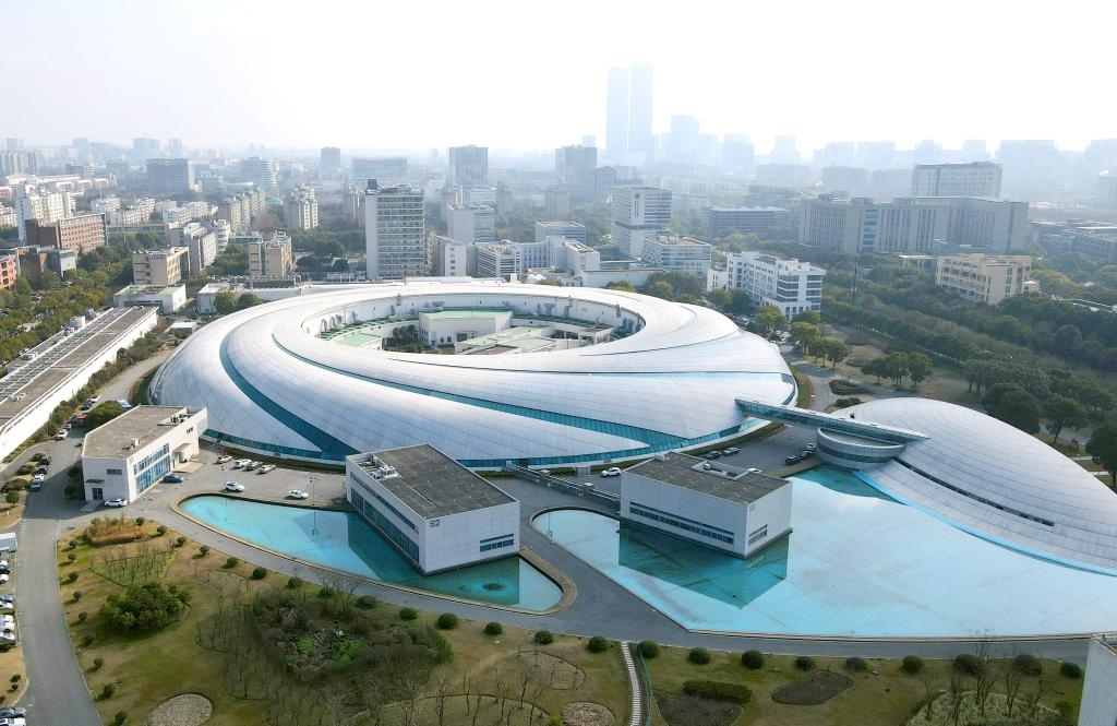 位于上海張江科學(xué)城的“上海光源”（2024年2月27日攝，無人機照片）。新華社記者 方喆 攝