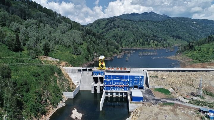 這是2021年7月28日拍攝的哈薩克斯坦圖爾古孫水電站（無人機(jī)照片）。新華社發(fā)（奧斯帕諾夫攝）