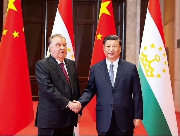 2023年5月，國家主席習(xí)近平在西安同來華出席中國—中亞峰會并進行國事訪問的塔吉克斯坦總統(tǒng)拉赫蒙會談。新華社記者 丁海濤 攝