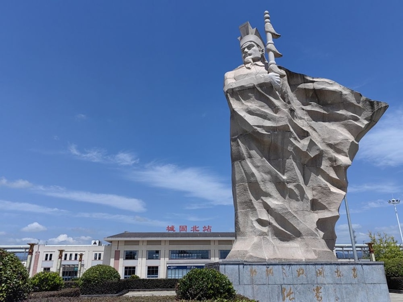 張騫雕塑。新華社記者 孫正好 攝