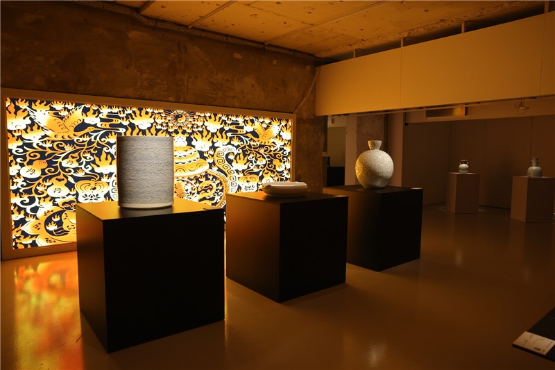 《新生萬(wàn)物-中國(guó)非遺與當(dāng)代設(shè)計(jì)展》展廳。陽(yáng)光媒體集團(tuán)供圖