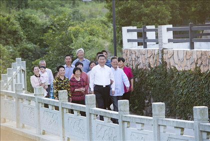 2015年5月25日，習(xí)近平總書記在浙江省舟山市定海區(qū)干覽鎮(zhèn)新建社區(qū)視察。