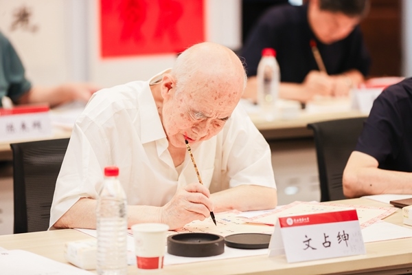 陜西師范大學(xué)毛筆手寫錄取通知書現(xiàn)場。校方供圖