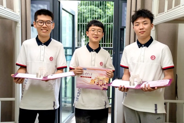王子源（左）、母翰堯（中）、郭洋君（右）。清華大學(xué)供圖