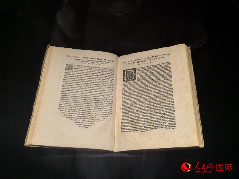 展覽“傳奇之旅：馬可·波羅與絲綢之路上的世界”展品。人民網(wǎng) 馮雨欣攝