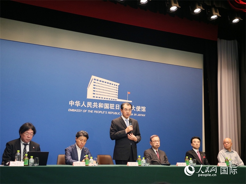 中國駐日本大使吳江浩（左三）致辭。人民網(wǎng) 許可攝