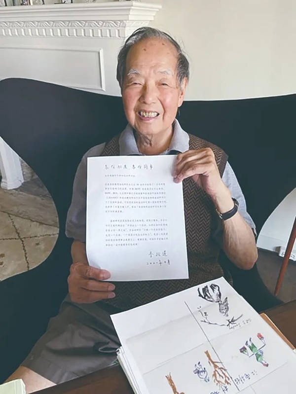 李政道先生曾面對鏡頭展示給中國高能物理事業(yè)的寄語。圖片來源：中國科學(xué)報(bào)