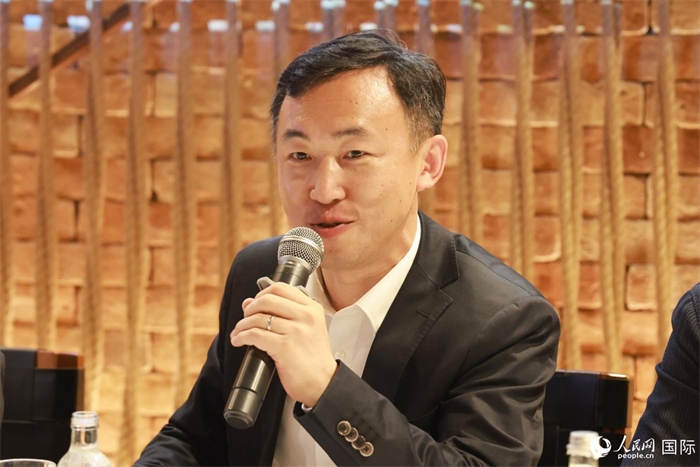中國(guó)駐里約熱內(nèi)盧代總領(lǐng)事王海濤在座談會(huì)上致辭。人民網(wǎng)記者 陳海琪攝