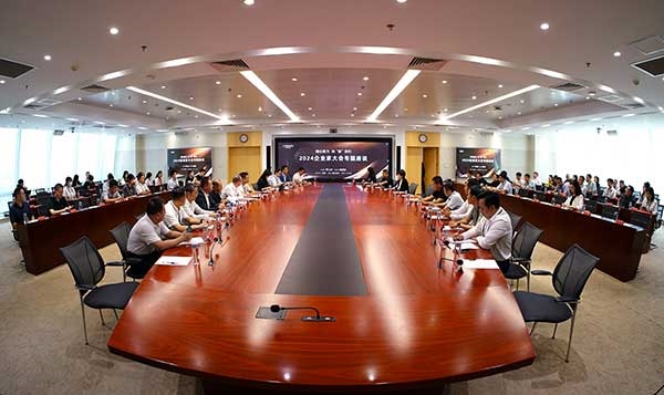 人民網(wǎng)2024“企業(yè)家大會”專題座談會。人民網(wǎng)記者 黃盛攝
