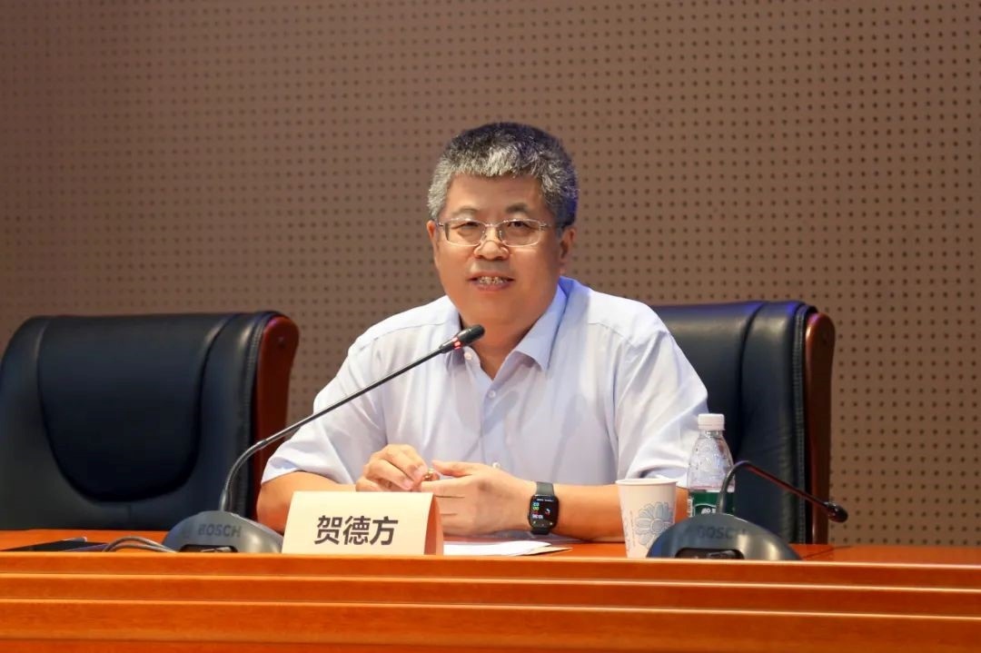 國務(wù)院參事、科技部原副秘書長、中國科技評估與成果管理研究會理事長賀德方致辭。主辦方供圖