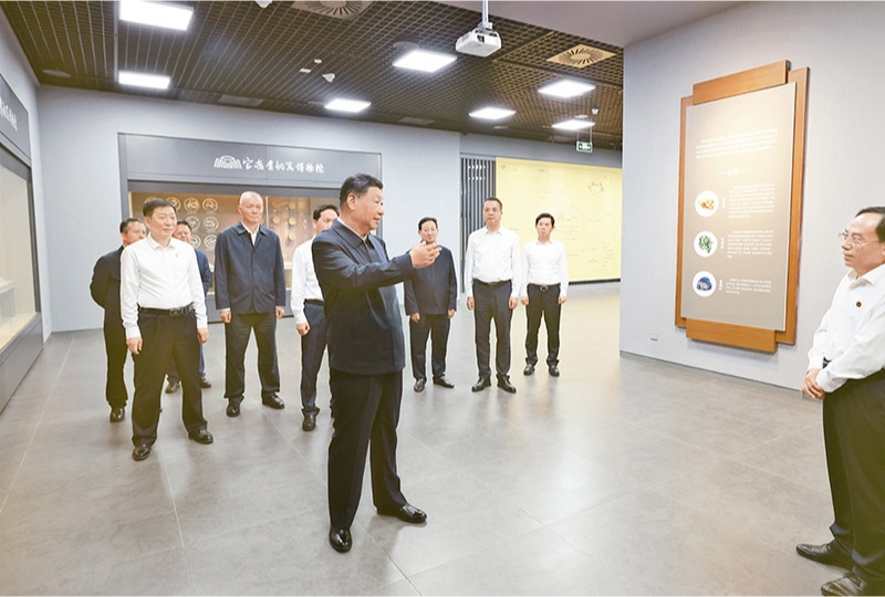 2024年9月10日，中共中央總書記、國家主席、中央軍委主席習(xí)近平在前往甘肅考察途中，來到陜西省寶雞市參觀寶雞青銅器博物院。 新華社記者 王曄/攝