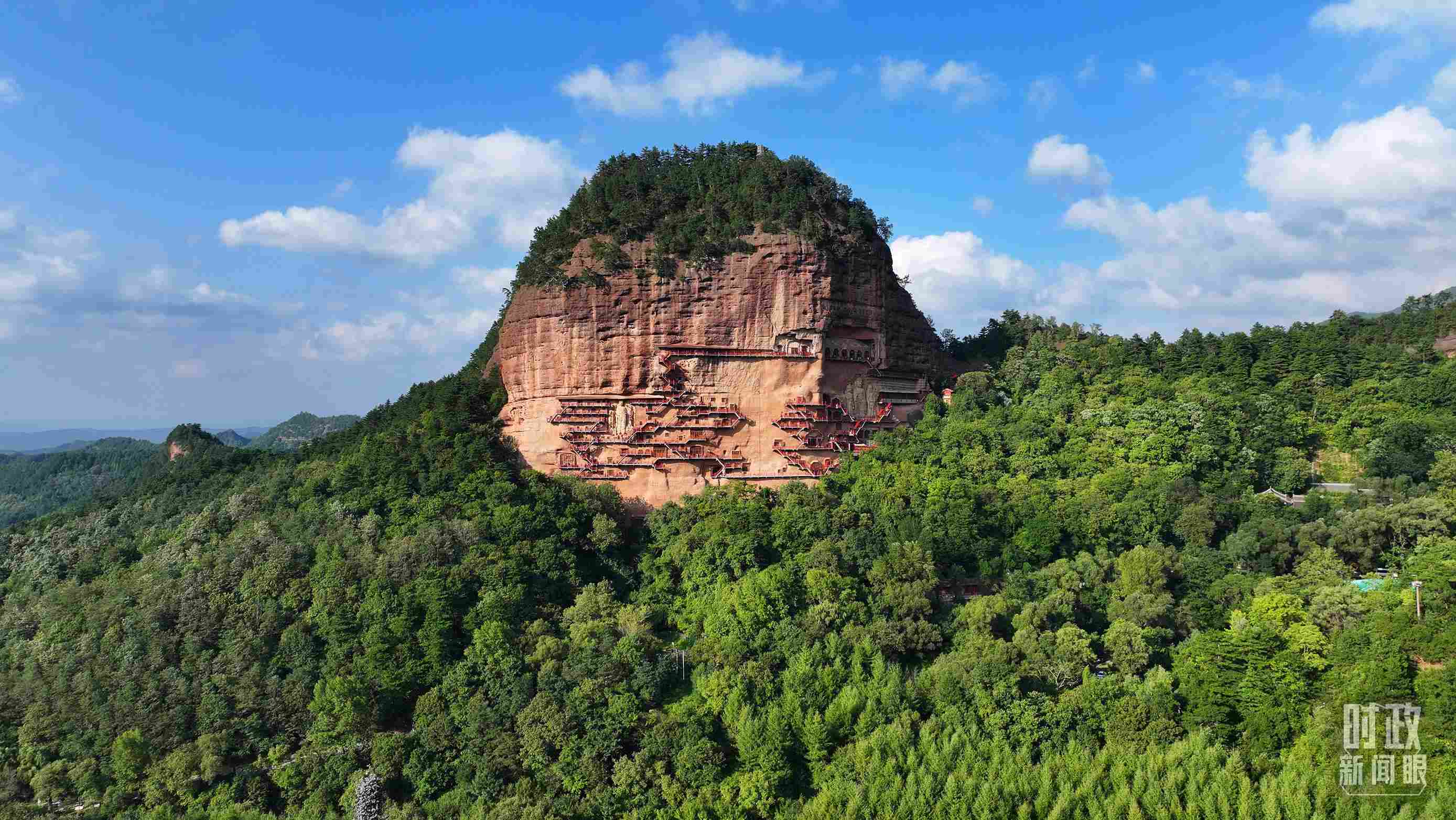 △麥積山因山形酷似麥垛而得名。