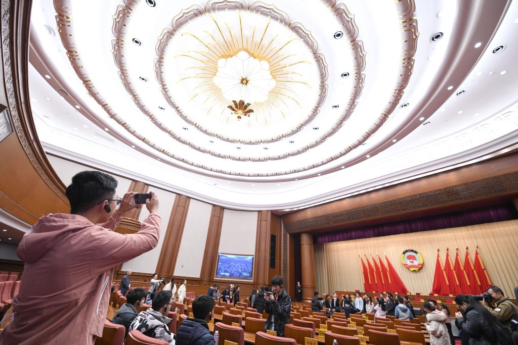 2019年11月16日，全國(guó)政協(xié)機(jī)關(guān)舉辦第一次公眾開(kāi)放日活動(dòng)，約200名高校師生、街道工作人員、退休干部、居民代表等參加。新華社記者 岳月偉 攝