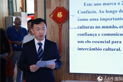 中國駐里約總領(lǐng)館副總領(lǐng)事王海濤在活動現(xiàn)場致辭。人民網(wǎng)記者 陳海琪攝
