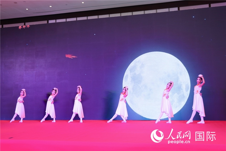 中國青少年歌舞表演。人民網(wǎng)記者任皓宇攝