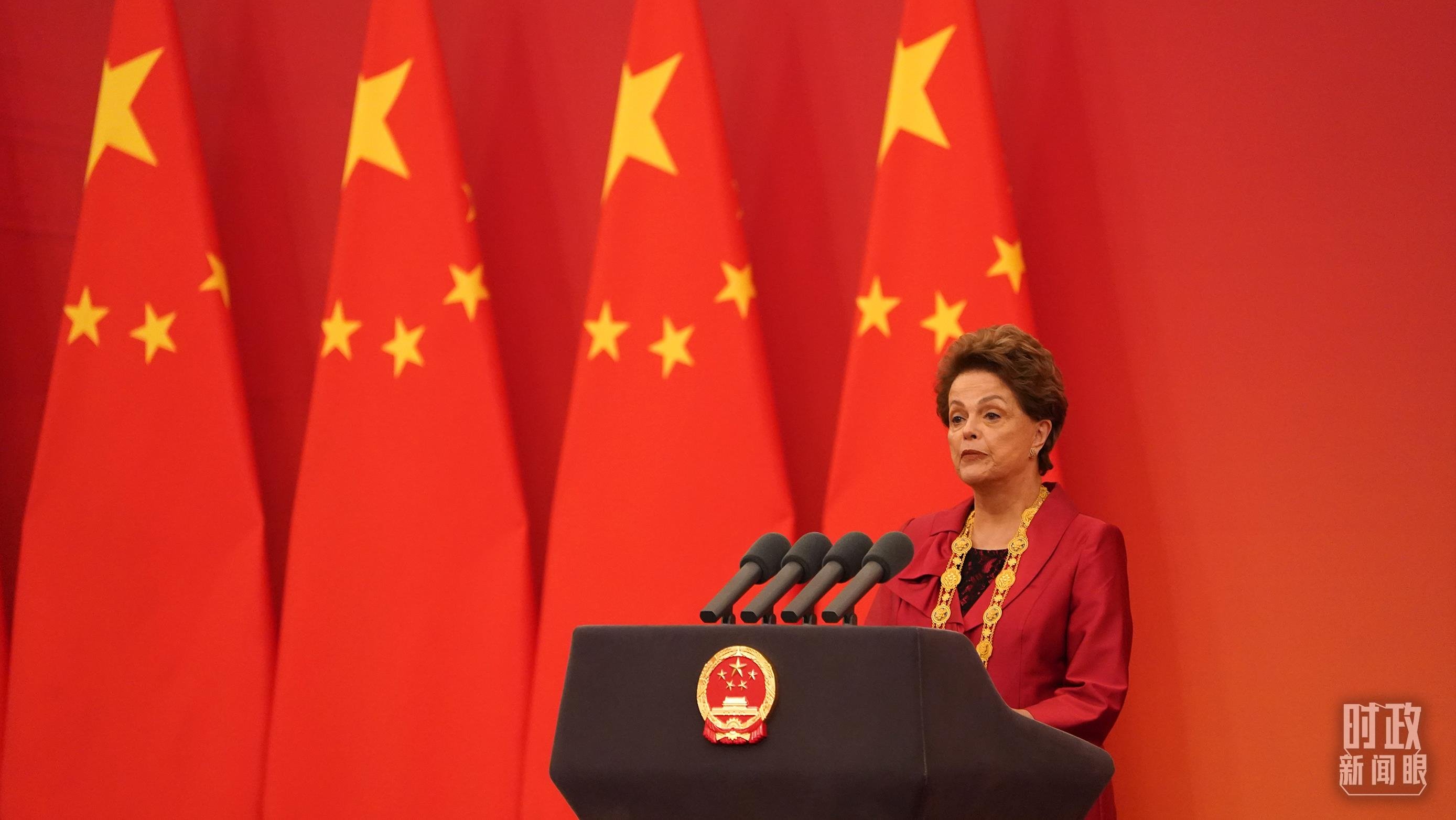 “友誼勛章”獲得者迪爾瑪·羅塞芙在頒授儀式上發(fā)言。（總臺(tái)記者李晉拍攝）