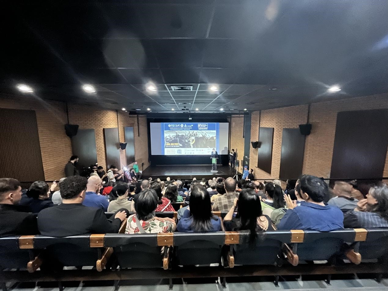當(dāng)?shù)貢r(shí)間10月3日晚，由巴西圣保羅州立大學(xué)孔子學(xué)院舉辦的第九屆圣保羅中國(guó)電影展在圣保羅文化中心拉開帷幕。巴西圣保羅州立大學(xué)孔子學(xué)院供圖
