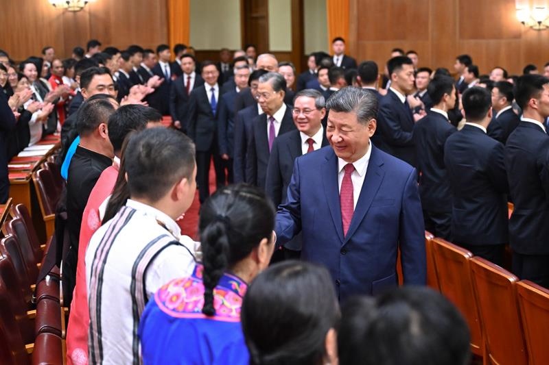 2024年9月29日晚，慶祝中華人民共和國成立75周年音樂會在京舉行。習(xí)近平總書記等黨和國家領(lǐng)導(dǎo)人，同3000多名觀眾一起觀看演出。