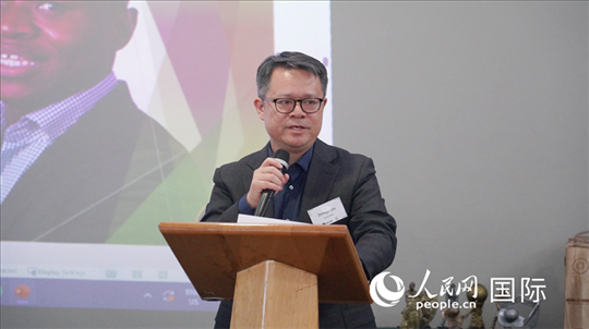 中國駐南非使館經(jīng)商處參贊邱忠義發(fā)言。 人民網(wǎng) 張茜攝