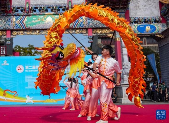 10月19日，廣州體育學(xué)院龍獅隊(duì)在傳統(tǒng)舞龍項(xiàng)目中比賽，最終他們獲得該項(xiàng)目金獎(jiǎng)。