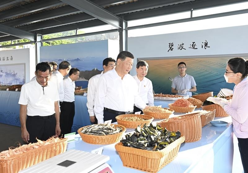 △2024年10月15日，習近平總書記在福建省漳州市東山縣陳城鎮(zhèn)澳角村考察。