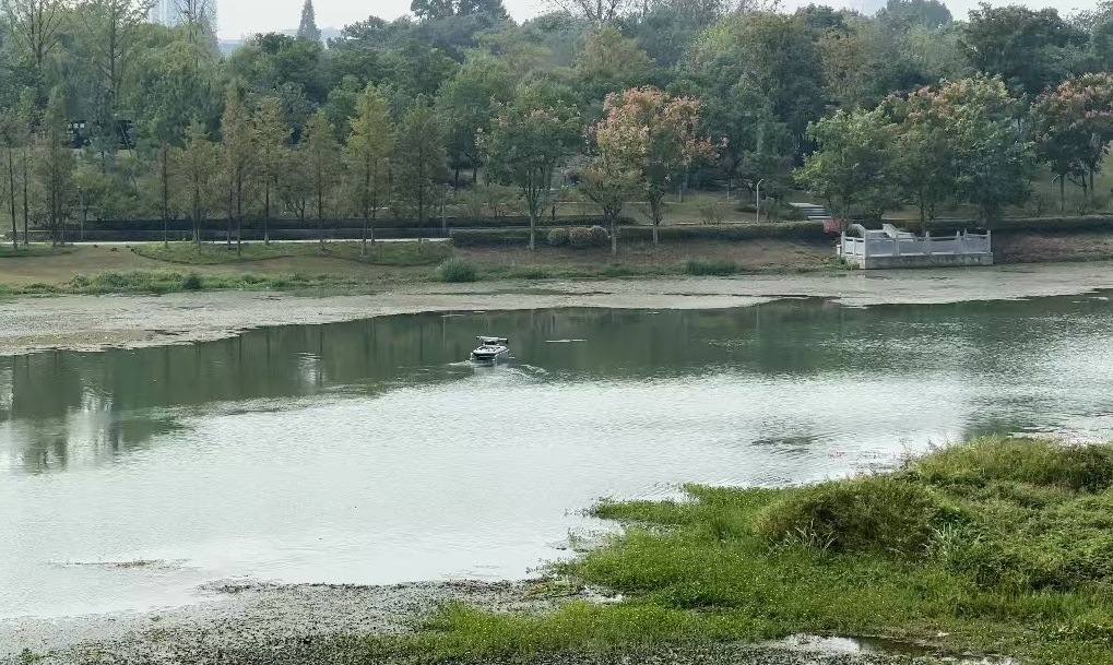 浙江湖州安吉縣滸溪幸福河湖景色宜人。人民網(wǎng)記者 申佳平攝