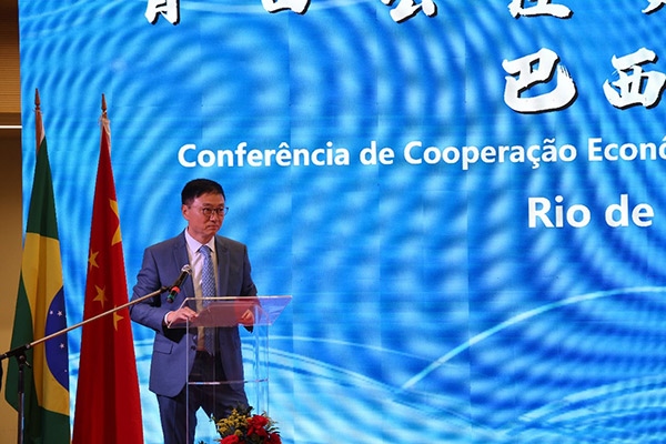 浙江省僑聯(lián)副主席兼巴西華人文化交流協(xié)會(huì)榮譽(yù)主席尹霄敏在活動(dòng)現(xiàn)場(chǎng)致辭。人民網(wǎng)記者 陳海琪攝