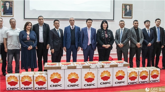 中企向阿爾及利亞大學(xué)捐贈(zèng)電教設(shè)備活動(dòng)現(xiàn)場(chǎng)。人民網(wǎng)記者 郝瑞敏攝