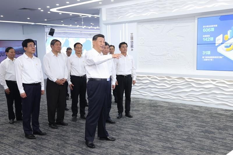 △2024年10月16日，習(xí)近平總書記在中國(guó)（福建）自由貿(mào)易試驗(yàn)區(qū)廈門片區(qū)參觀自由貿(mào)易試驗(yàn)區(qū)建設(shè)成果展。