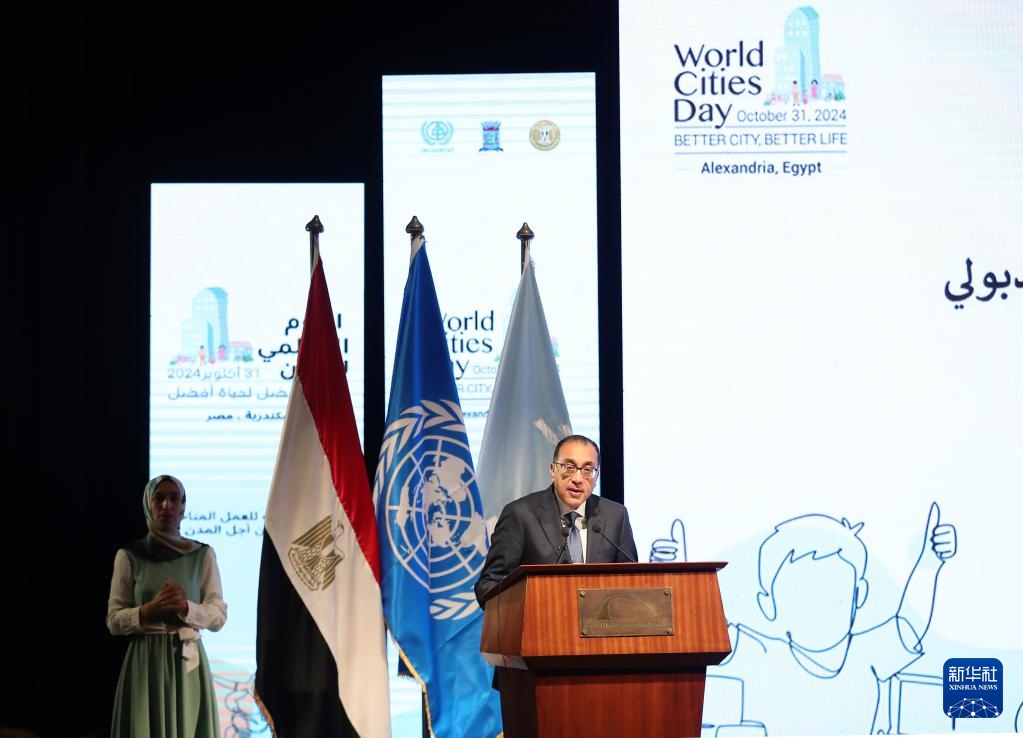 10月31日，在埃及亞歷山大，埃及總理馬德布利在活動上致辭。新華社記者 王東震 攝