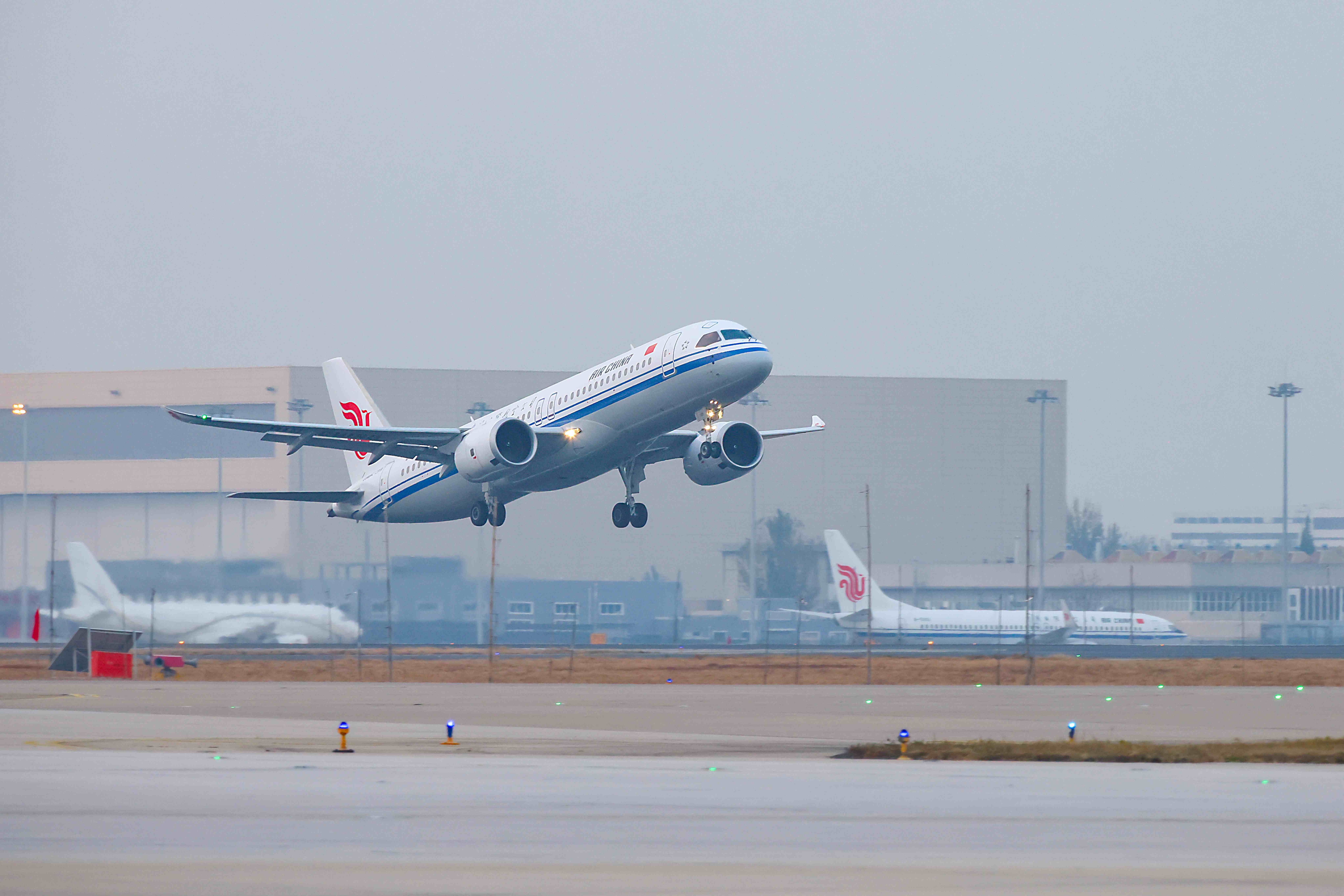 飛機(jī)從北京首都國際機(jī)場起飛，航向澳門。受訪方供圖