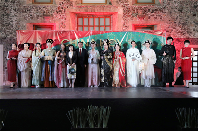 墨西哥華人婦女聯(lián)合總會木蘭藝術團的中國古代服裝表演。主辦方供圖