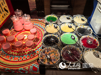 馬來西亞美食節(jié)現(xiàn)場(chǎng)準(zhǔn)備的美食。人民網(wǎng) 楊春燕攝