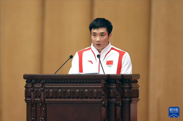 11月15日，跳水運動員曹緣在報告會上發(fā)言。新華社記者 李明 攝