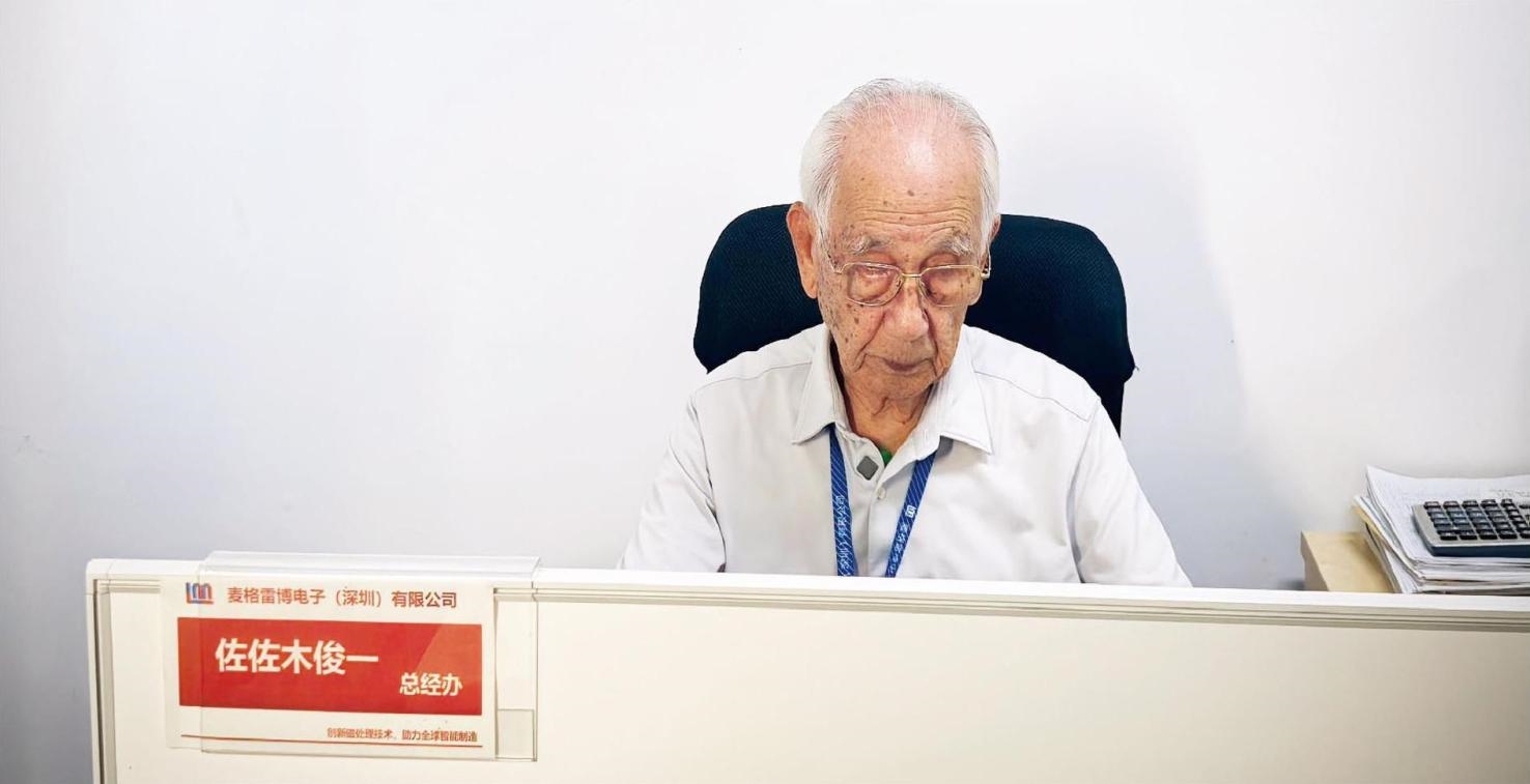 佐佐木俊一在工位上工作。（本刊記者 馮璐／攝）