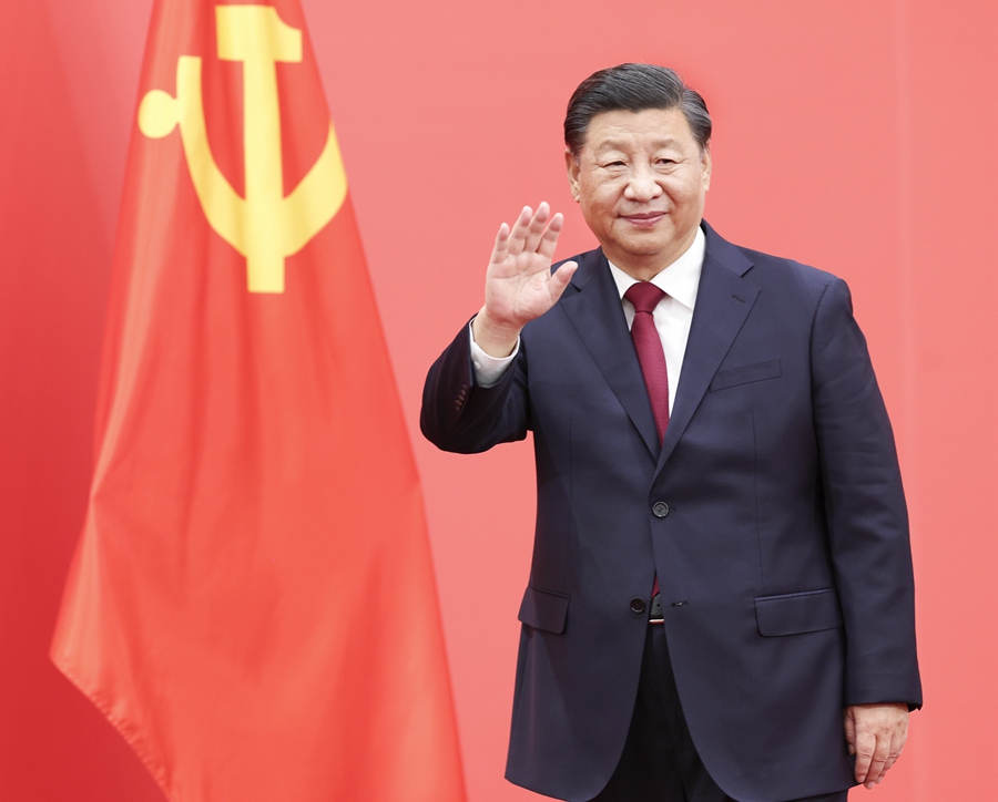 2022年10月23日，習近平在北京人民大會堂同采訪中共二十大的中外記者親切見面。