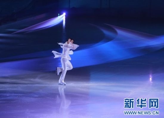 圖為羽生結(jié)弦在表演中。記者 錢錚 攝