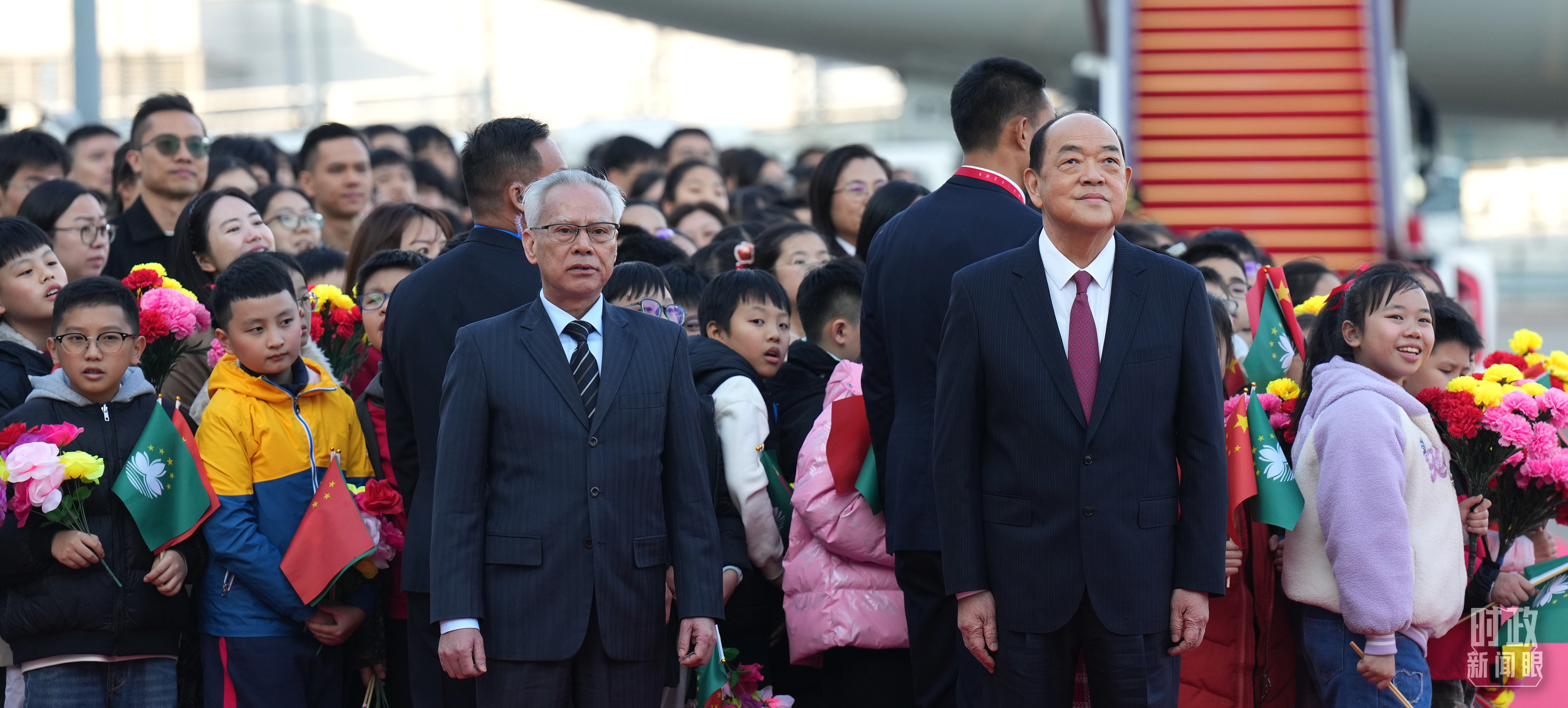 △澳門特別行政區(qū)行政長官賀一誠、候任行政長官岑浩輝在活動現(xiàn)場。（總臺記者李晉拍攝）