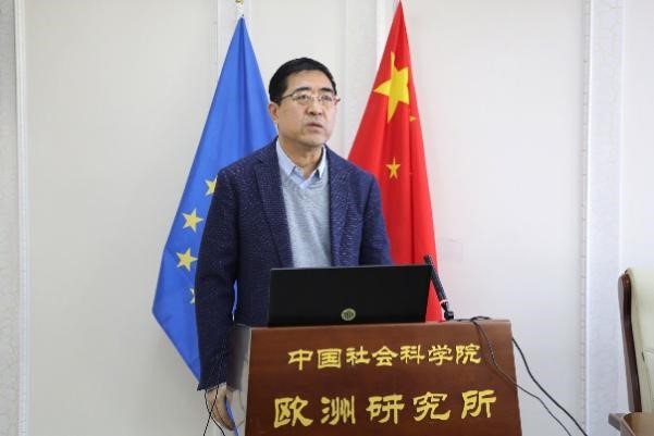 中國社會科學(xué)院歐洲研究所所長、《歐洲發(fā)展報告（2023～2024）》主編馮仲平研究員致辭。吳迪攝
