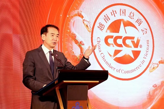 何煒大使致辭。越南中國總商會供圖
