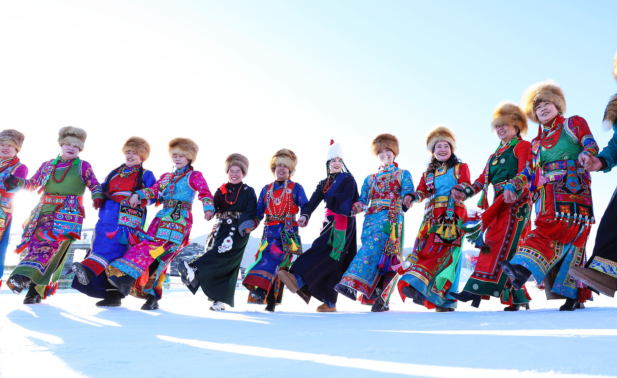 甘肅張掖，雪地千人鍋莊舞表演