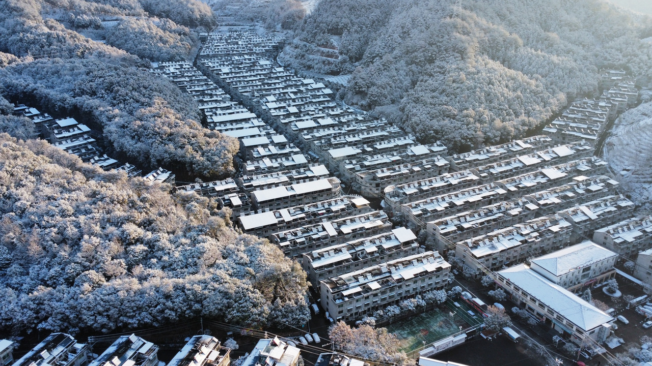 慶元縣濛洲街道同濟(jì)新村，雪后初霽。慶元縣融媒體中心 供圖