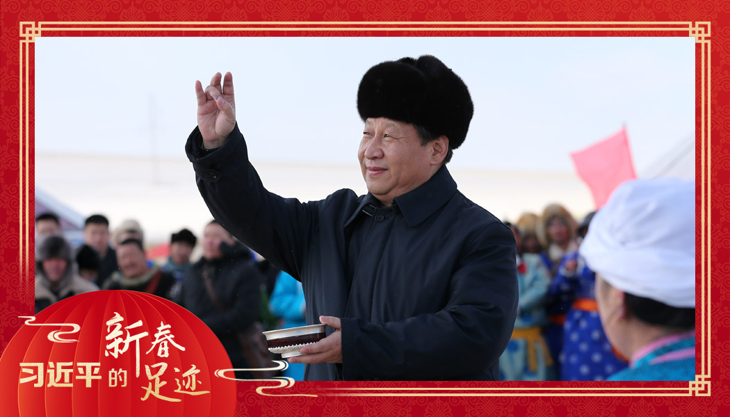 2014年1月27日，習近平總書記在內蒙古錫林浩特市寶力根蘇木（鄉(xiāng)）參加冬季那達慕“五畜祈?！眱x式。