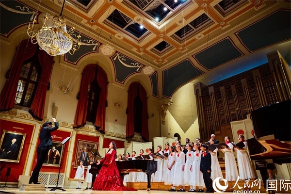 大合唱《燈火里的中國(guó)》。楊浩鵬攝