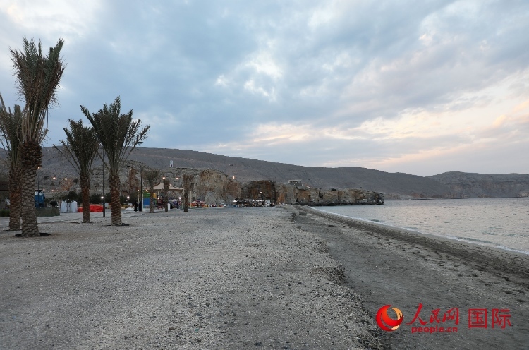 圖為阿曼穆桑代姆一處海灘公園。人民網(wǎng)記者 沈小曉攝