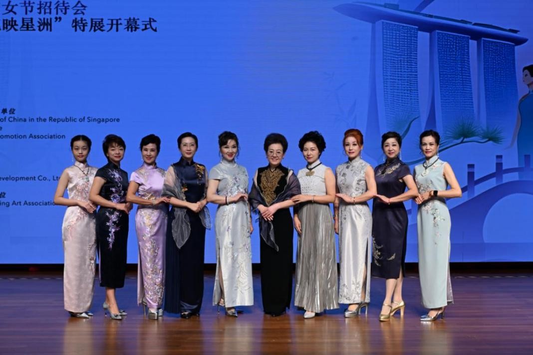 海派旗袍走秀展示著不同款式旗袍的獨(dú)特魅力。新加坡中國(guó)文化中心供圖