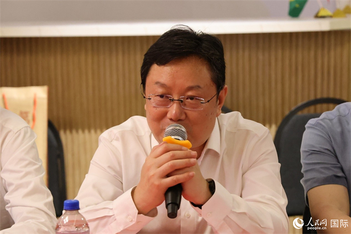 山東省濰坊市副市長狄波在座談會上致辭。人民網(wǎng)記者 陳海琪攝