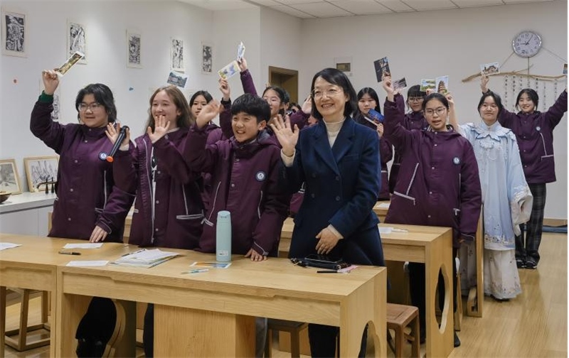 匡園初步部校長鐘演發(fā)言。