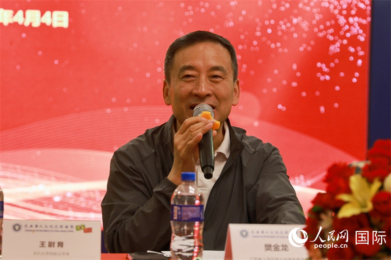 江蘇省人大常務(wù)委員會常務(wù)副主任樊金龍在座談會上致辭。人民網(wǎng)記者 陳海琪攝