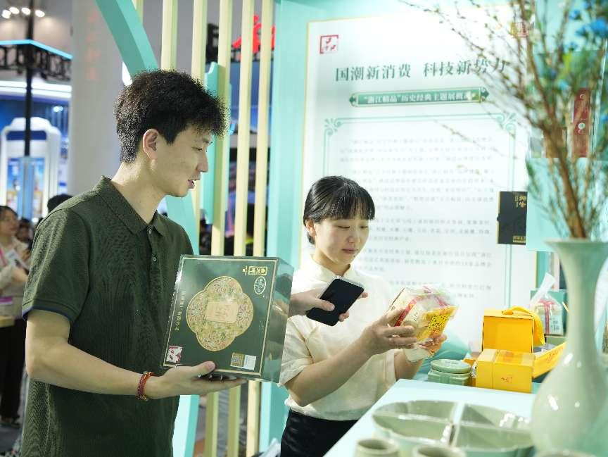國(guó)潮新消費(fèi)帶來(lái)科技文化消費(fèi)新理念。人民網(wǎng)記者 張力洋攝